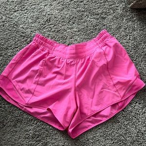Lululemon hotty hot 4 inch regular rise— SONIC PINK